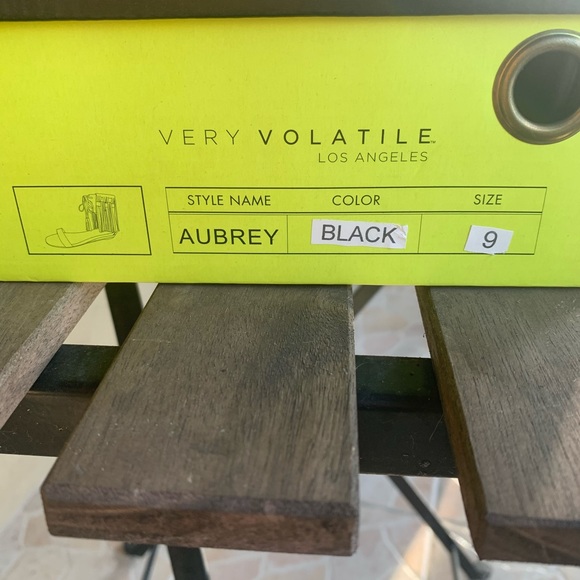 Very Volatile Fringe Sandal - Picture 7 of 8